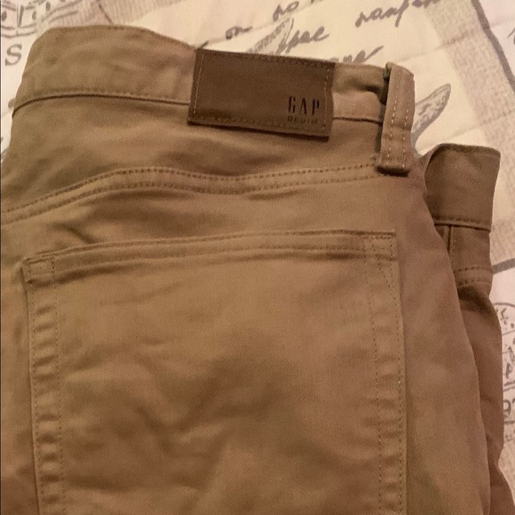 GAP - Picture 3 of 3